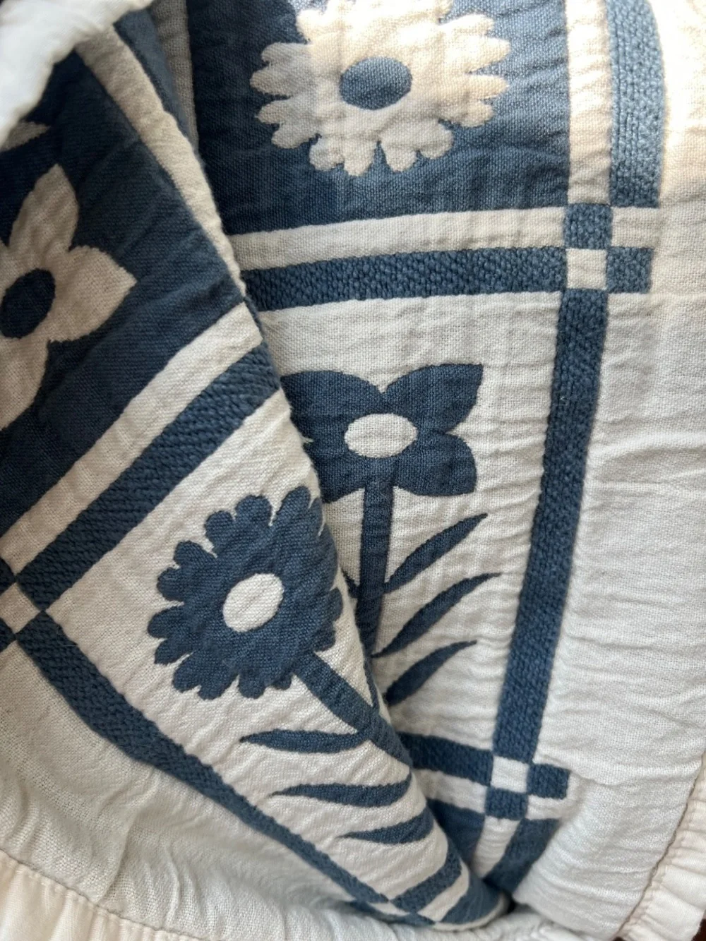 Quince twin cotton jacquard coverlet- Glacier Blue